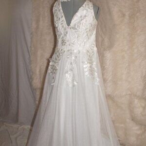 Long White Wedding/Formal GOWN NEW Size16 BY EVER PRETTY Sheer Embellished Front